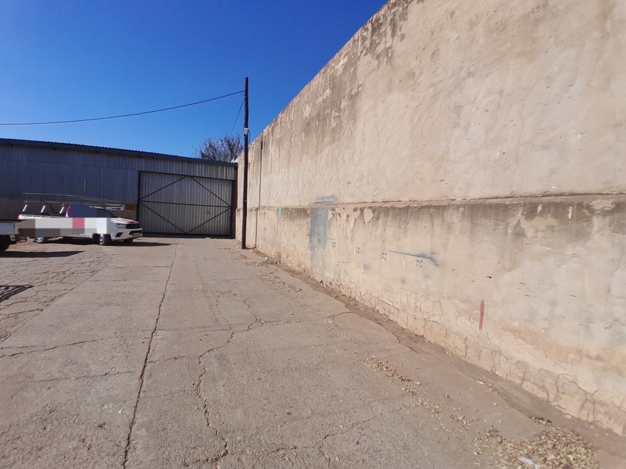 To Let commercial Property for Rent in Oos Einde North West